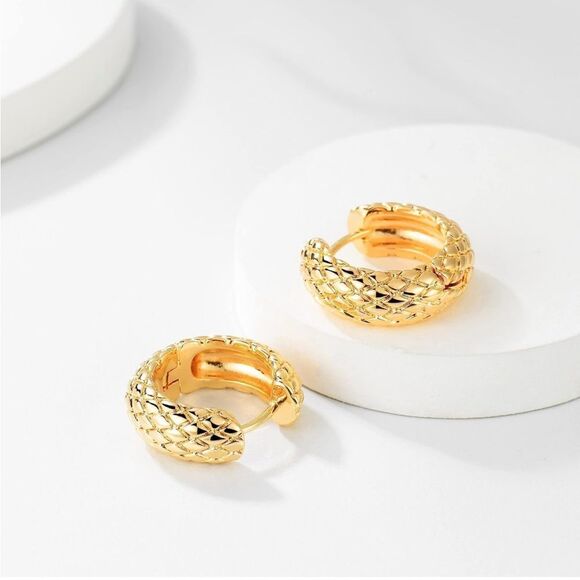 Gold 14k Gold Plated Snake Print Hoop Earrings - Picture 4 of 4